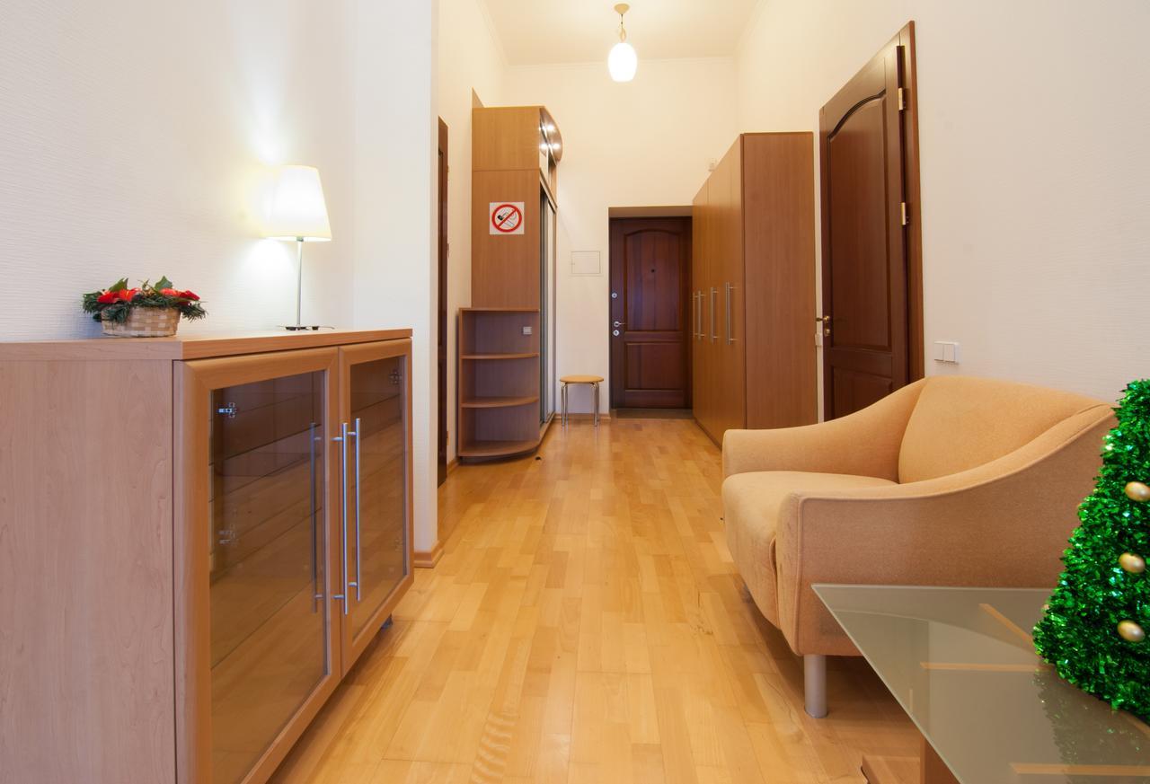 Home-Hotel Apartments-Mykhailivska Kiev Esterno foto